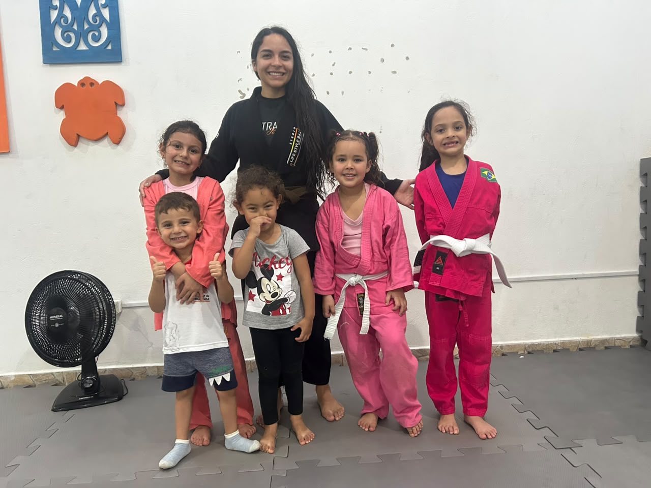 Crianças treinando Jiu Jitsu